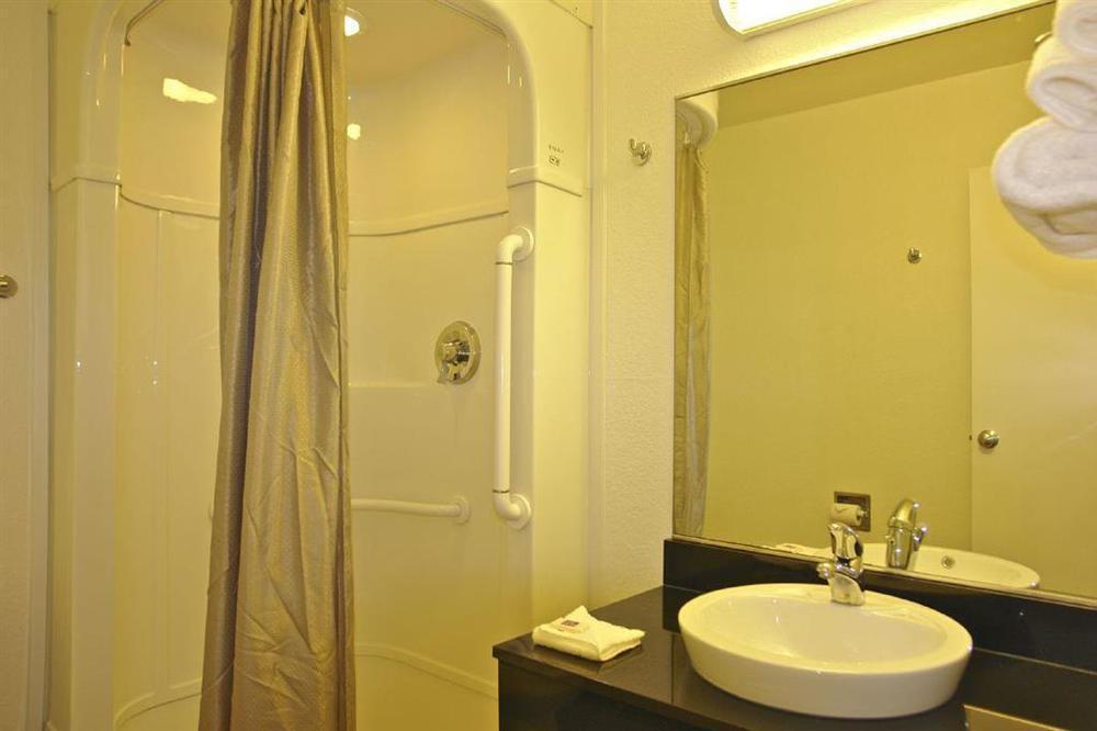 Rodeway Inn Tillmans Corner Rom bilde